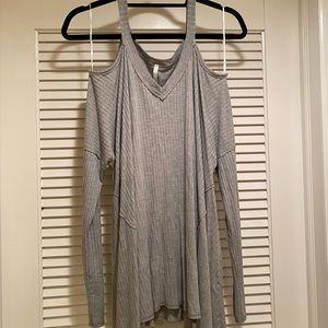 SAGE - cold shoulder flowy top